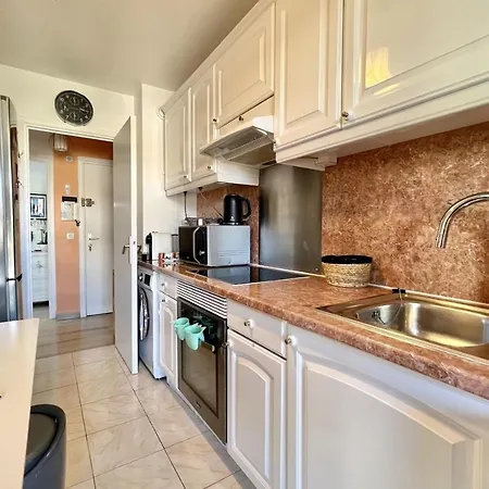 Апартаменты Beautiful Flat With Terrace Near Croisette Канны